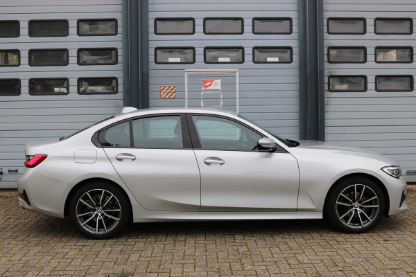 BMW 3 Serie 318i Exe Edition Autom Xenon G-navi leder Sportzetels Bj:2021