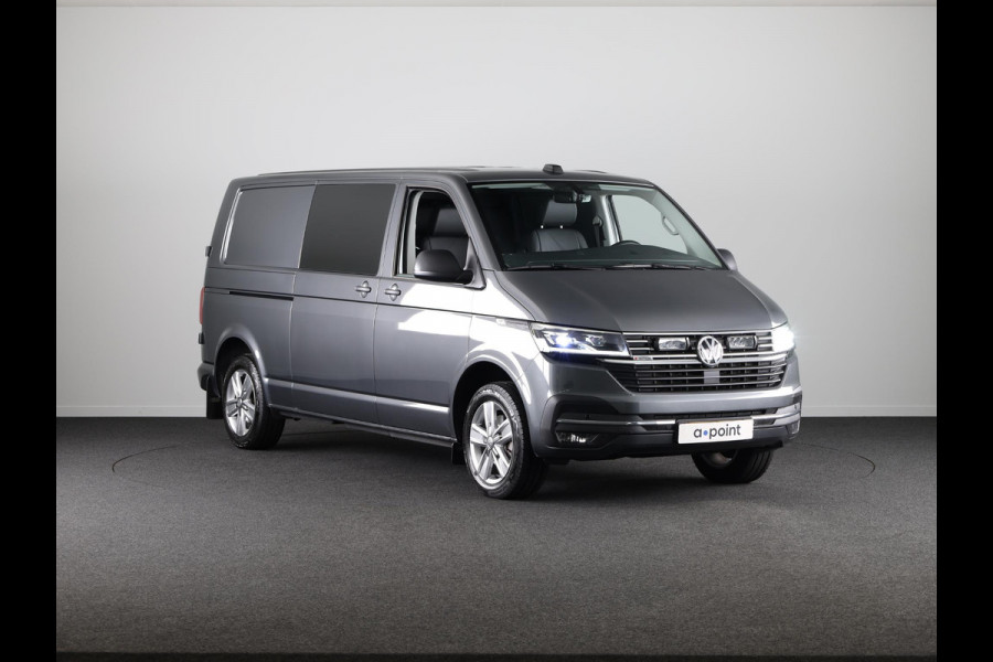 Volkswagen Transporter 2.0 TDI L2H1 32 DC Bulli 4motion 150 pk Automaat (DSG) | Verlengde garantie | Navigatie | Trekhaak | Parkeersensoren | Achteruitrijcamera | Elektr. schuifdeuren | Stoelverwarming |