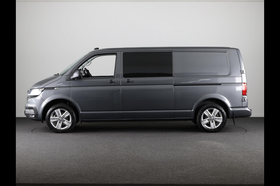 Volkswagen Transporter 2.0 TDI L2H1 32 DC Bulli 4motion 150 pk Automaat (DSG) | Verlengde garantie | Navigatie | Trekhaak | Parkeersensoren | Achteruitrijcamera | Elektr. schuifdeuren | Stoelverwarming |