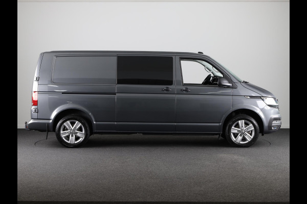 Volkswagen Transporter 2.0 TDI L2H1 32 DC Bulli 4motion 150 pk Automaat (DSG) | Verlengde garantie | Navigatie | Trekhaak | Parkeersensoren | Achteruitrijcamera | Elektr. schuifdeuren | Stoelverwarming |