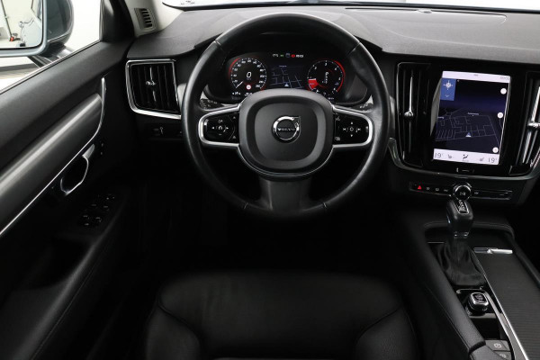 Volvo V90 2.0 D3 Momentum | Carplay | Stoelverwarming | Leder | Adaptive cruise | Trekhaak | Dodehoek detectie | Navigatie