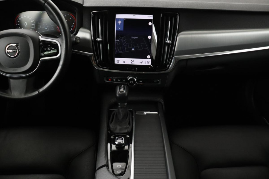 Volvo V90 2.0 D3 Momentum | Carplay | Stoelverwarming | Leder | Adaptive cruise | Trekhaak | Dodehoek detectie | Navigatie