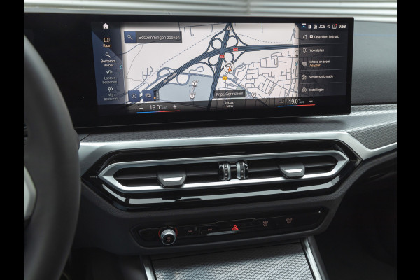 BMW 3 Serie Touring 318i M-Sport - Pano - Trekhaak - Widescreen - Stoelverwarming - Hifi - Camera