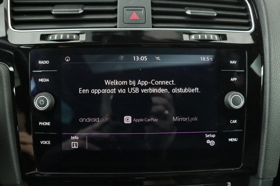 Volkswagen Golf 1.5 TSI R-Line | DSG | Panoramadak | Active info | Carplay | Full LED | Adaptive Cruise | PDC | Camera | Navigatie