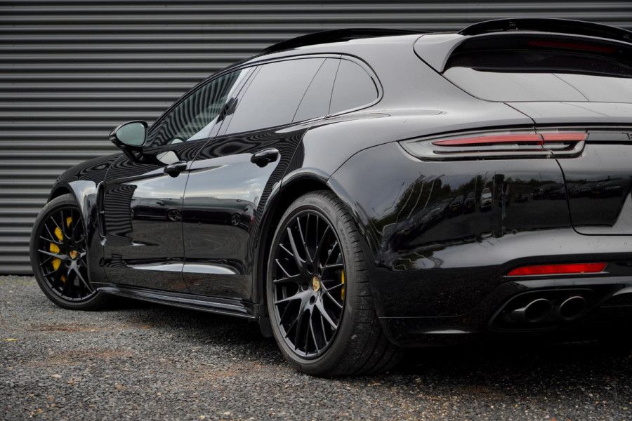 Porsche Panamera Sport Turismo 4.0 GTS / PCCB / Pano / NL Auto / Burmester