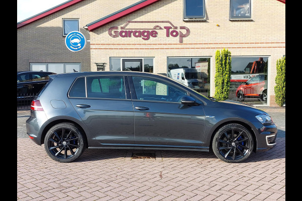 Volkswagen Golf 1.4 TSI GTE Connected Series | Trekhaak | NL auto