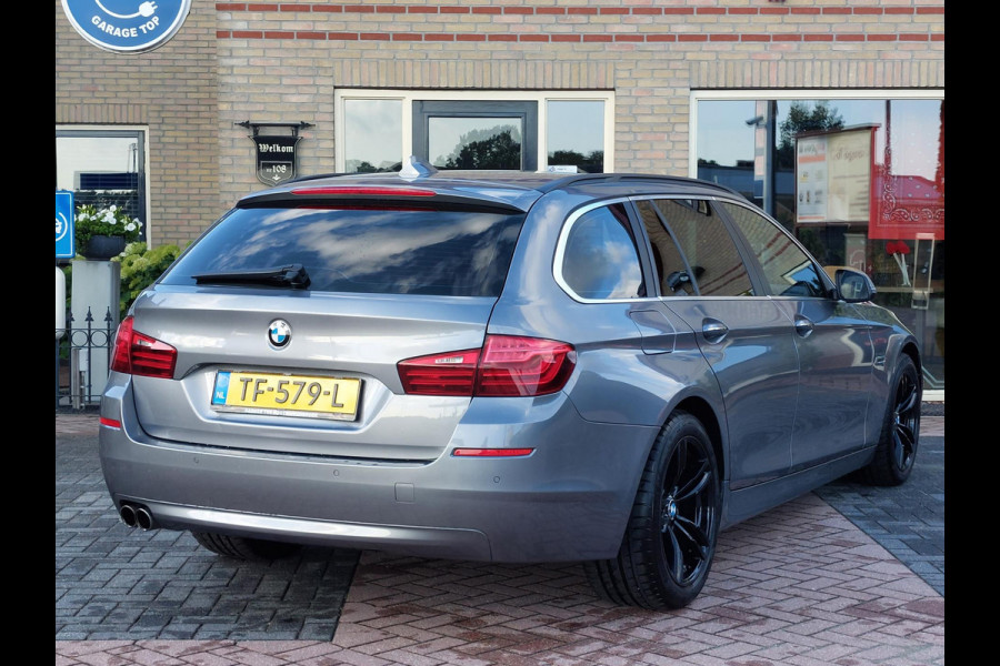 BMW 5 Serie Touring 520d Luxury Edition | Trekhaak | Xenon | Panoramadak | Stoelverwarming