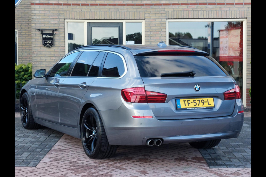 BMW 5 Serie Touring 520d Luxury Edition | Trekhaak | Xenon | Panoramadak | Stoelverwarming