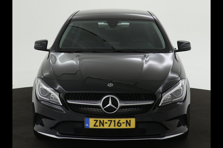 Mercedes-Benz CLA-Klasse 180 Automaat | Multispaaks lichtmetalen velgen | Navigatie | Parking support met camera achter | Inclusief 24 maanden Mercedes-Benz Certified garantie voor Europa.