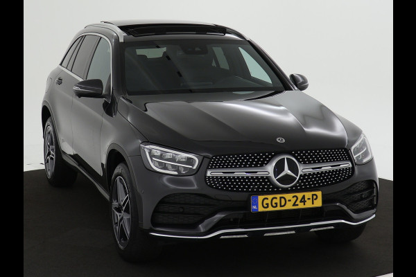 Mercedes-Benz GLC 300 e AMG Plug-In Hybride | Trekhaak | Panoramadak | Sfeerverlichting | LED | EASY-PACK Achterklep | Inclusief 24 maanden Mercedes-Benz Certified garantie voor Europa.