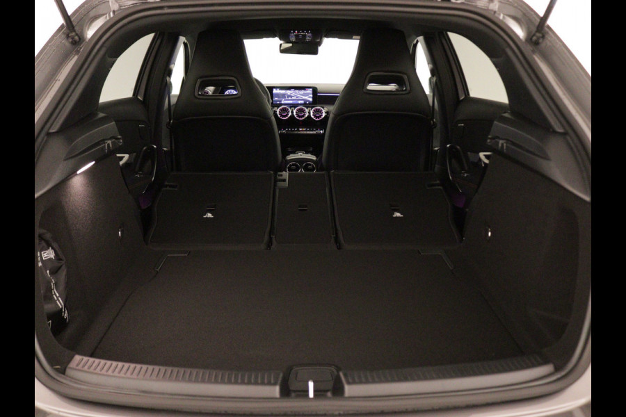 Mercedes-Benz A-Klasse 180 AMG Line | Nightpakket | Premium Pack | Dodehoekassistent | Verwarmde stoelen vooraan | Extra USB-poorten | Sfeerverlichting | Draadloos oplaadsysteem voor smartphone |