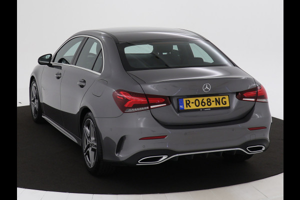 Mercedes-Benz A-Klasse 180 Premium Plus AMG | 5 spaaks lichtmetalen velgen | MBUX wide screen | Navigatie | Parking support | Inclusief 24 maanden Mercedes-Benz Certified garantie voor Europa.