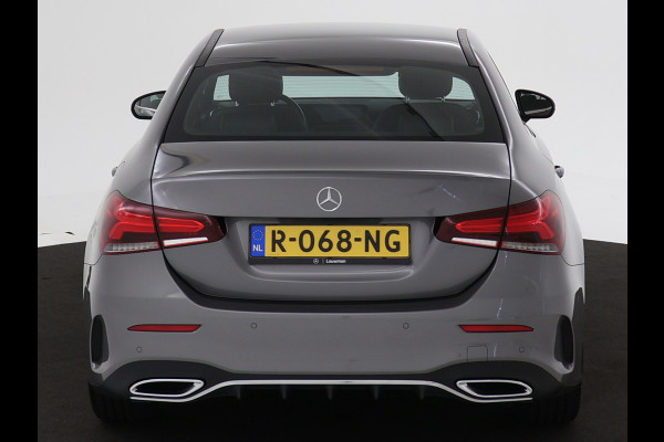 Mercedes-Benz A-Klasse 180 Premium Plus AMG | 5 spaaks lichtmetalen velgen | MBUX wide screen | Navigatie | Parking support | Inclusief 24 maanden Mercedes-Benz Certified garantie voor Europa.