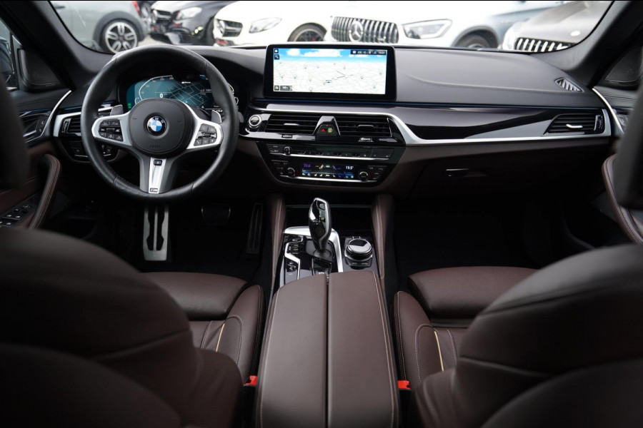 BMW 5 Serie Touring 530e xDrive Business Edition Plus | M-pakket | Laser LED | Panorama | Luxe leder | BMW Assisted Drive | HuD