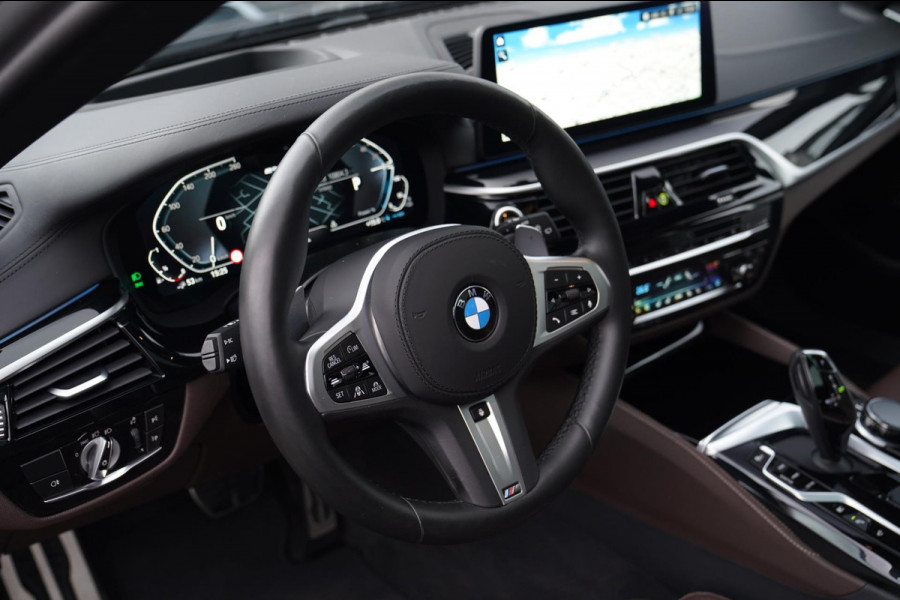 BMW 5 Serie Touring 530e xDrive Business Edition Plus | M-pakket | Laser LED | Panorama | Luxe leder | BMW Assisted Drive | HuD