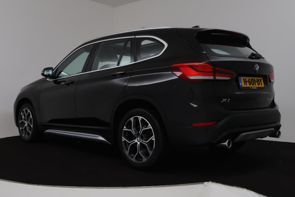 BMW X1 SDrive20i VDL Nedcar Edition Automaat (PANORAMADAK, CAMERA, NAVI, DEALER ONDERHOUDEN)