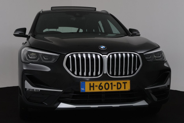 BMW X1 SDrive20i VDL Nedcar Edition Automaat (PANORAMADAK, CAMERA, NAVI, DEALER ONDERHOUDEN)