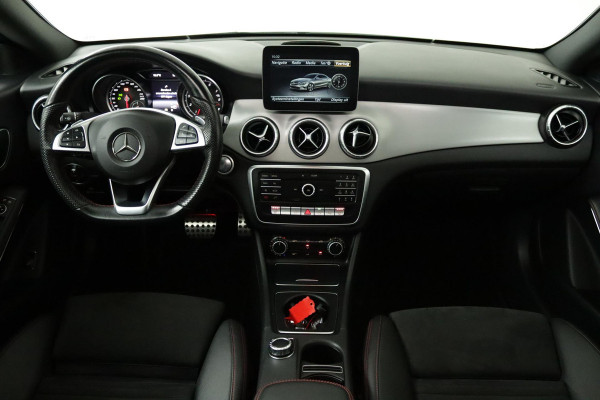 Mercedes-Benz CLA-Klasse 200 Prestige Automaat (PANORAMADAK, STOELVERWARMING, LED, CAMERA, GOED ONDERHOUDEN)