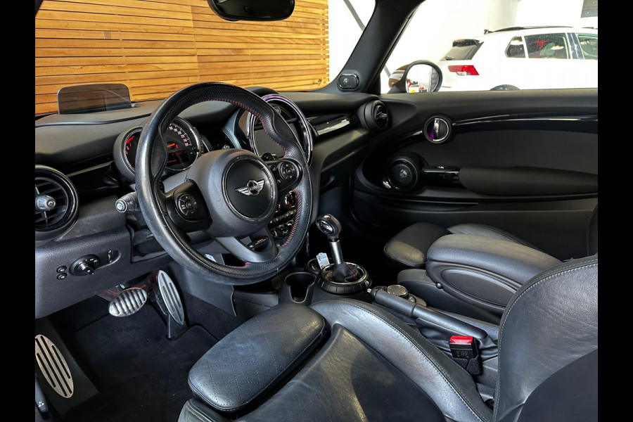 MINI Mini 2.0 Cooper S Chili JCW Serious Business | PANO | H&K | Head-Up | Ambient | PDC | Cruise | Full LED | Dealer onderhouden