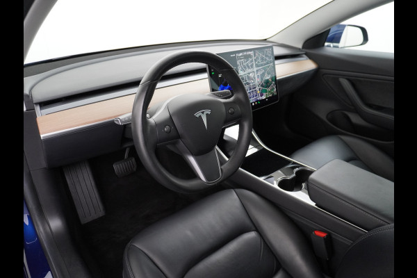 Tesla Model 3 SR+60kWh 325PK AutoPilot Premium-Luidsprekers Leer PanoDak Adaptive cruise 18" Camera's Elektr.-Stuur+Stoelen+Spiegels+Geheugen+ Ecc Navigatiesysteem full map LED-a+v Comfortstoel(en) ACC Dual-ECC DAB Voorverwarmen interieur via App Keyless via Telefoonsleutel One-Pedal-Drive Origin. NLse auto !