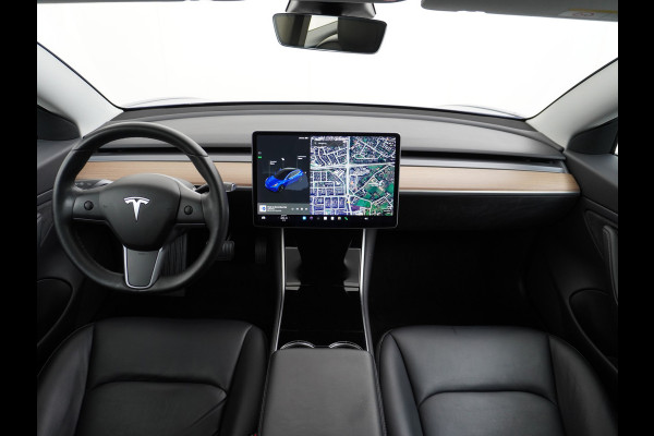 Tesla Model 3 SR+60kWh 325PK AutoPilot Premium-Luidsprekers Leer PanoDak Adaptive cruise 18" Camera's Elektr.-Stuur+Stoelen+Spiegels+Geheugen+ Ecc Navigatiesysteem full map LED-a+v Comfortstoel(en) ACC Dual-ECC DAB Voorverwarmen interieur via App Keyless via Telefoonsleutel One-Pedal-Drive Origin. NLse auto !