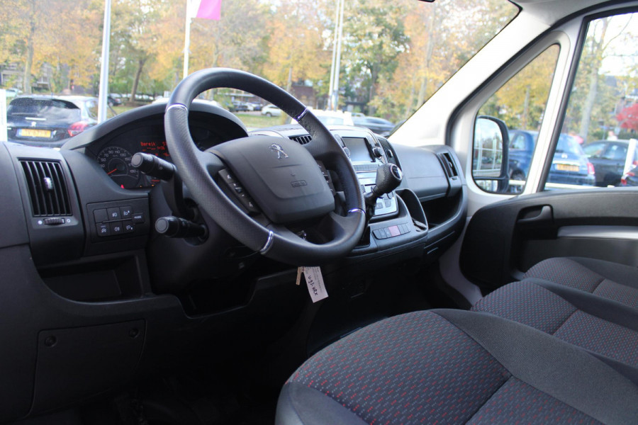 Peugeot Boxer 2.2 BlueHDi 165PK L3 3.5T | BAKWAGEN | IDEAAL ALS LOEMPIA KAR/SNACK WAGEN | NAVIGATIE | CLIMATE CONTROL | CRUISE CONTROL | DAB+ RADIO | GEVEERDE BESTUURDERSSTOEL | 3-ZITS | NIEUWE BUS! 2024 |