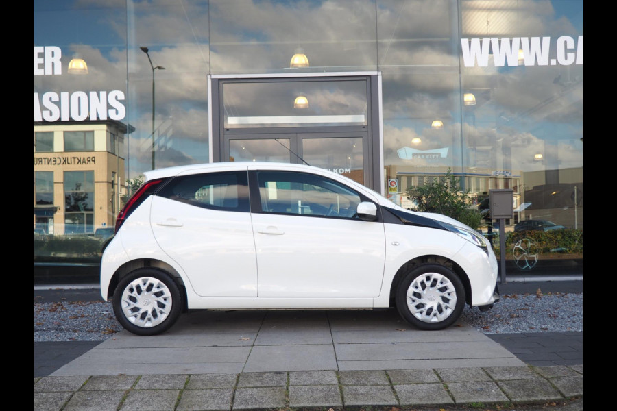 Toyota Aygo 1.0 VVT-i x-play / Automaat / CarPlay / Camera / DAB