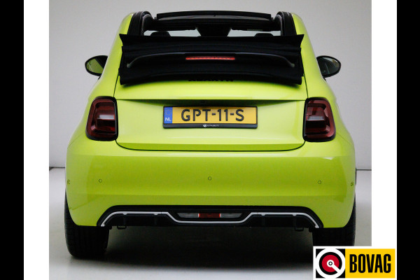 Abarth 500C Cabrio Scorpionissima 42 kWh 155 PK | € 2000,- Subsidie mogelijk! JBL, Camera, Stoelverwarming, PDC, 18" LMV, Navigatie. Sportstoelen