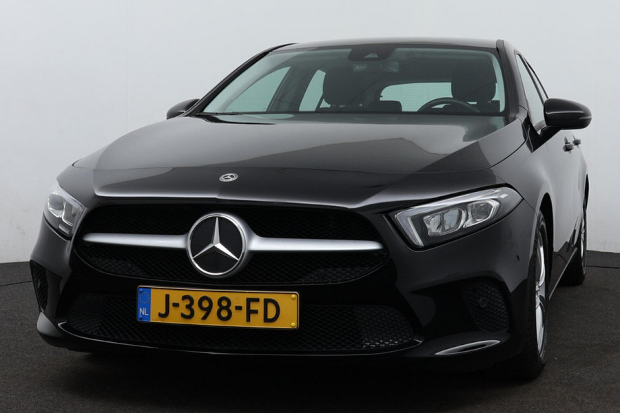 Mercedes-Benz A-Klasse 160 Business Solution AANBIEDING!!! (1e eig, NL-auto, Dealer OnderH, Camera, StoelV, Navi, Carplay, Etc)