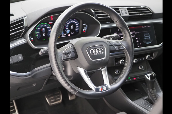 Audi Q3 45 TFSI e S-Line | Keyless | Adaptive Cruise | Camera | Stoelverwarming