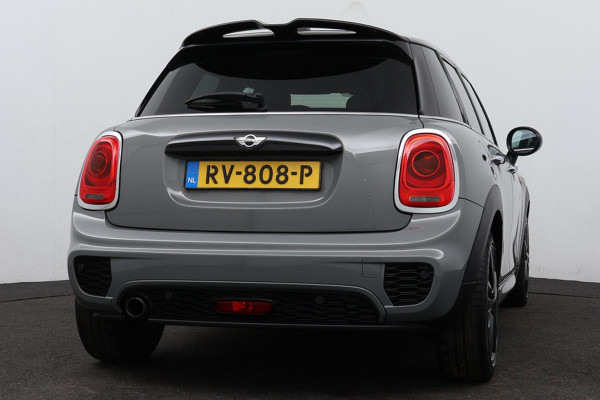 MINI Mini 1.5 Cooper Serious Business JCW-Pakket (NL-auto, Goed OnderH, Navi, Parkeersensoren, Climate Con, Cruise Con, Etc)