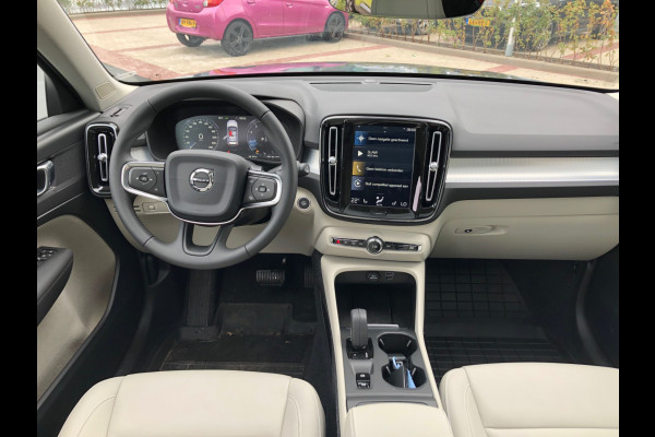 Volvo XC40 2.0 T4 Automaat - Panoramadak - Leder - Intellisafe Pro