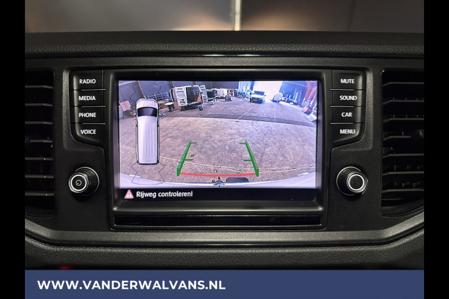 Volkswagen Crafter 2.0 TDI 141pk L3H3 L2H2 Euro6 Airco | Camera | 3000kg Trekhaak | Apple Carplay Android Auto, Parkeersensoren, Bijrijdersbank