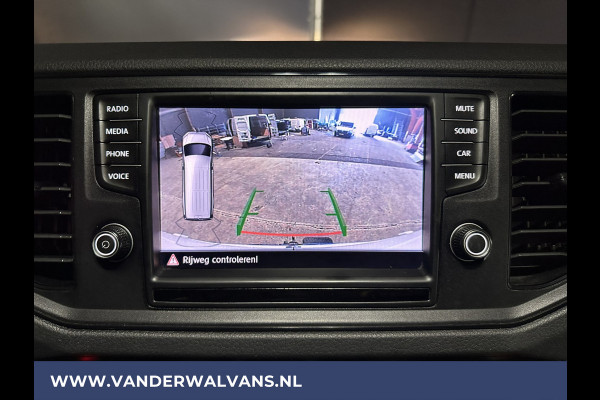 Volkswagen Crafter 2.0 TDI 141pk L3H3 L2H2 Euro6 Airco | Camera | 3000kg Trekhaak | Apple Carplay Android Auto, Parkeersensoren, Bijrijdersbank