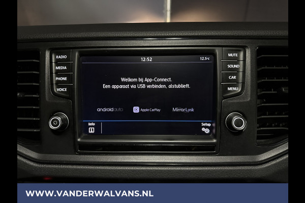 Volkswagen Crafter 2.0 TDI 141pk L3H3 L2H2 Euro6 Airco | Camera | 3000kg Trekhaak | Apple Carplay Android Auto, Parkeersensoren, Bijrijdersbank