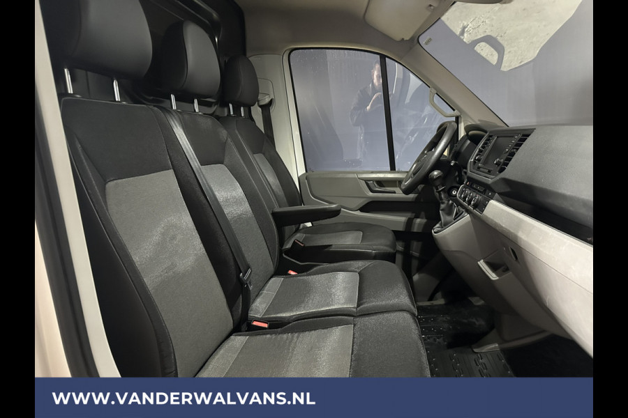 Volkswagen Crafter 2.0 TDI 141pk L3H3 L2H2 Euro6 Airco | Camera | 3000kg Trekhaak | Apple Carplay Android Auto, Parkeersensoren, Bijrijdersbank