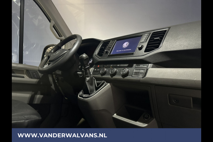 Volkswagen Crafter 2.0 TDI 141pk L3H3 L2H2 Euro6 Airco | Camera | 3000kg Trekhaak | Apple Carplay Android Auto, Parkeersensoren, Bijrijdersbank