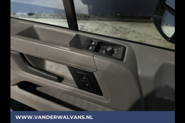 Volkswagen Crafter 2.0 TDI 141pk L3H3 L2H2 Euro6 Airco | Camera | 3000kg Trekhaak | Apple Carplay Android Auto, Parkeersensoren, Bijrijdersbank