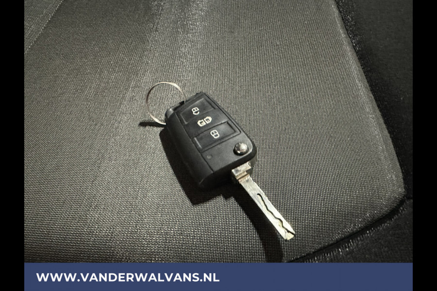 Volkswagen Crafter 2.0 TDI 141pk L3H3 L2H2 Euro6 Airco | Camera | 3000kg Trekhaak | Apple Carplay Android Auto, Parkeersensoren, Bijrijdersbank