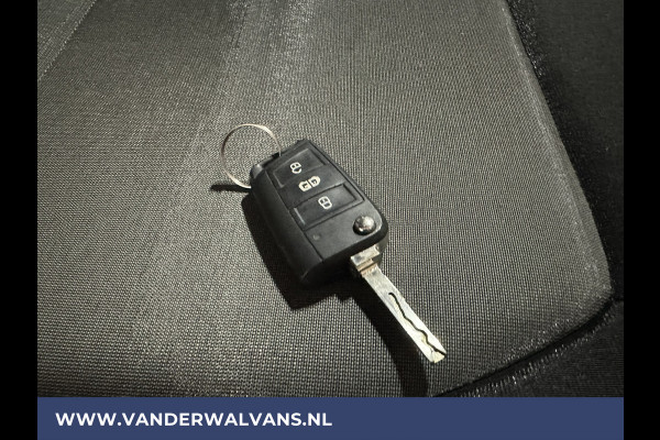 Volkswagen Crafter 2.0 TDI 141pk L3H3 L2H2 Euro6 Airco | Camera | 3000kg Trekhaak | Apple Carplay Android Auto, Parkeersensoren, Bijrijdersbank