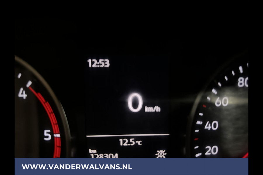 Volkswagen Crafter 2.0 TDI 141pk L3H3 L2H2 Euro6 Airco | Camera | 3000kg Trekhaak | Apple Carplay Android Auto, Parkeersensoren, Bijrijdersbank