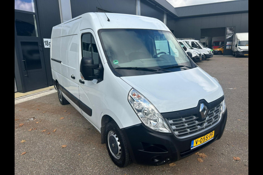 Renault Master T35 2.3 dCi L2H2 131 pk euro 6 3 pers