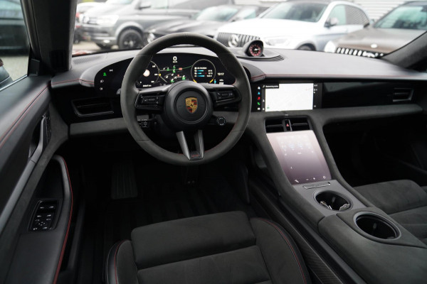 Porsche Taycan GTS 93 kWh | Bose Sound | Electronic Sport Sound | Luchtvering | Panorama | Adaptieve cruise |