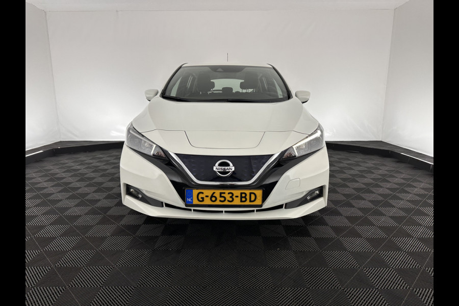 Nissan Leaf Acenta 40 kWh (INCL-BTW) *ADAPTIVE-CRUISE | DAB | NAVI-FULLMAP | CAMERA | ECC | COMFORT-SEATS | 16"ALU*