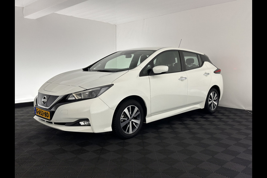 Nissan Leaf Acenta 40 kWh (INCL-BTW) *ADAPTIVE-CRUISE | DAB | NAVI-FULLMAP | CAMERA | ECC | COMFORT-SEATS | 16"ALU*