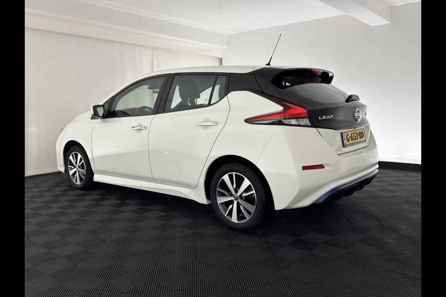 Nissan Leaf Acenta 40 kWh (INCL-BTW) *ADAPTIVE-CRUISE | DAB | NAVI-FULLMAP | CAMERA | ECC | COMFORT-SEATS | 16"ALU*