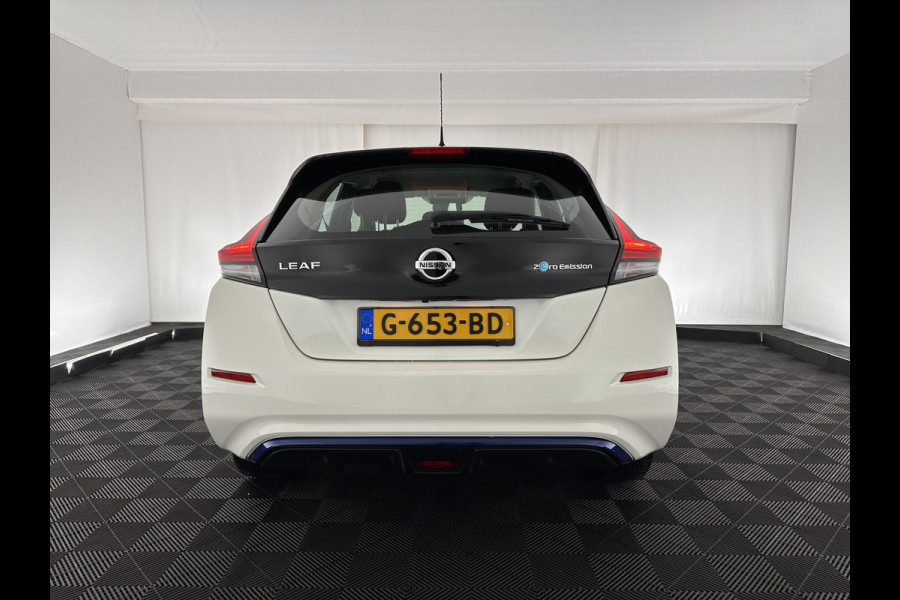 Nissan Leaf Acenta 40 kWh (INCL-BTW) *ADAPTIVE-CRUISE | DAB | NAVI-FULLMAP | CAMERA | ECC | COMFORT-SEATS | 16"ALU*