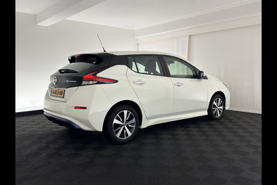 Nissan Leaf Acenta 40 kWh (INCL-BTW) *ADAPTIVE-CRUISE | DAB | NAVI-FULLMAP | CAMERA | ECC | COMFORT-SEATS | 16"ALU*