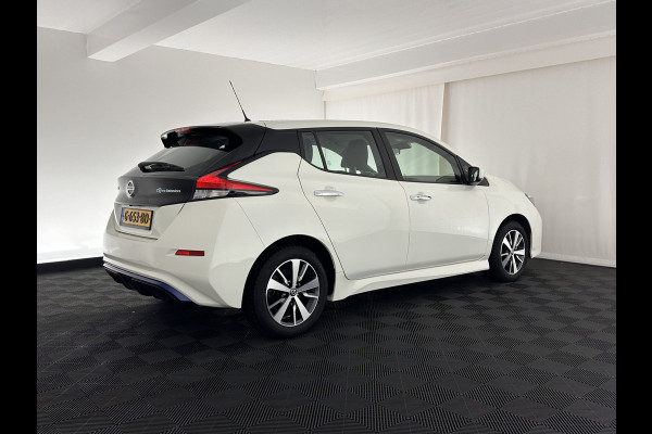 Nissan Leaf Acenta 40 kWh (INCL-BTW) *ADAPTIVE-CRUISE | DAB | NAVI-FULLMAP | CAMERA | ECC | COMFORT-SEATS | 16"ALU*