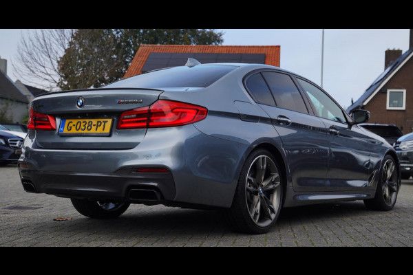 BMW 5 Serie M550d xDrive High Executive | Panorama | Bluestone Metallic | Luxe Nappa Leder | Sfeerverlichting | Camera | NAP |